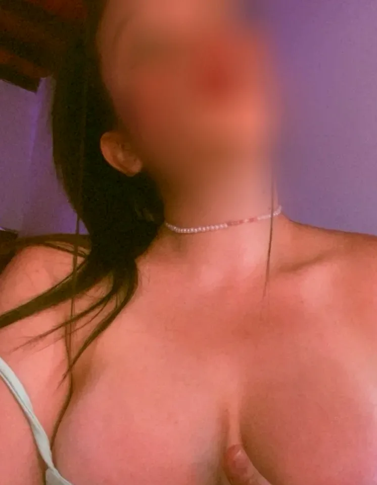 Amber, 30