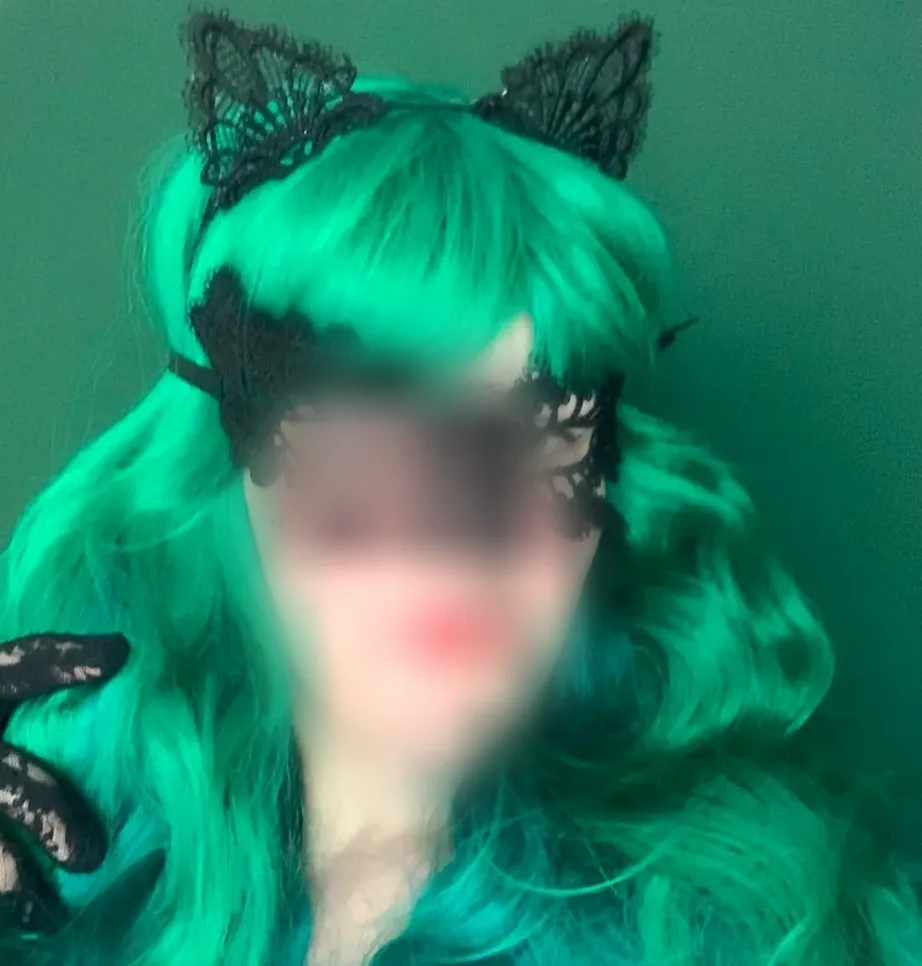 Jade, 24