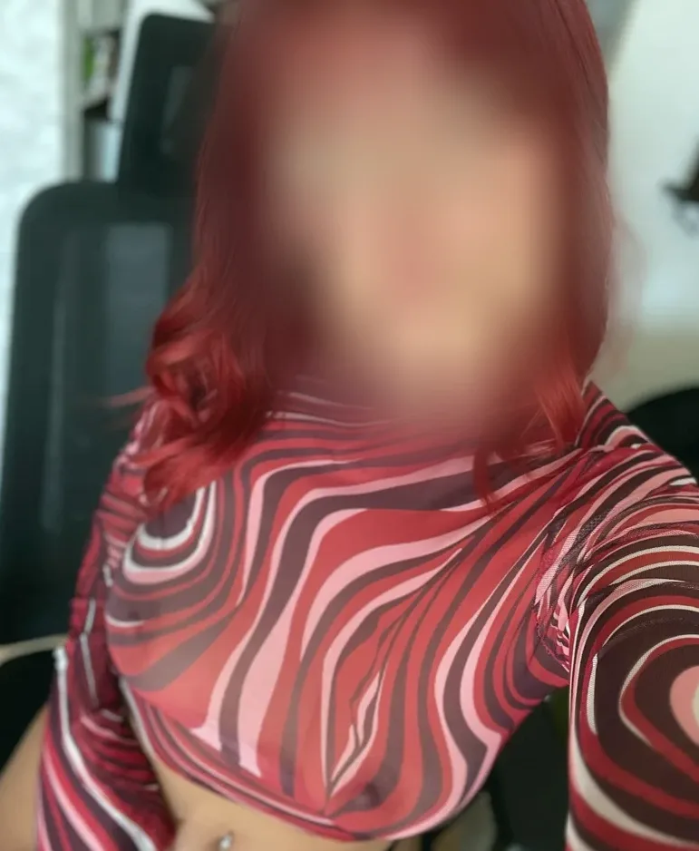 Lara, 26