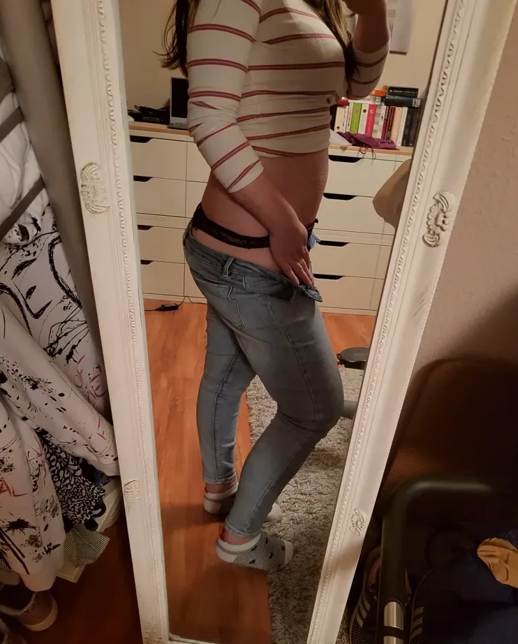 Leila, 27