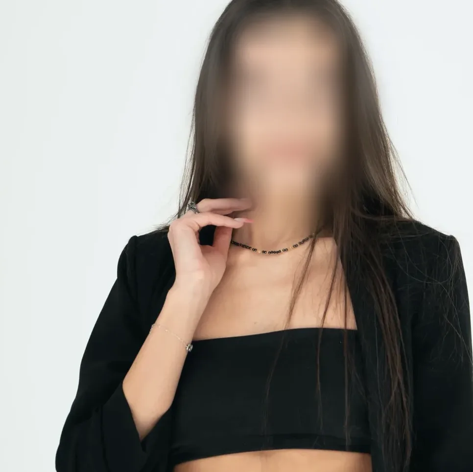 Nour, 28