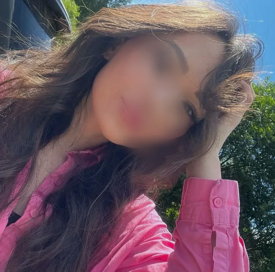 Rhona, 25