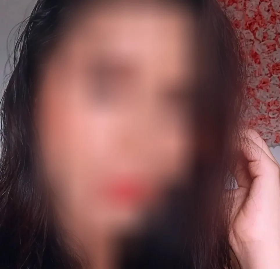 Zoe, 29